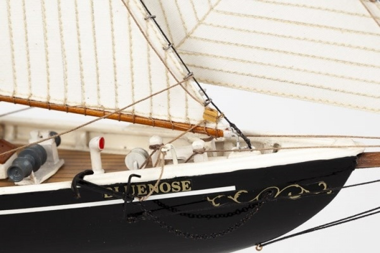 Billing Boats 1:100 Bluenose II -Wooden hull