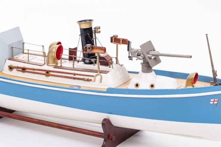Billing Boats 1:35 H.M.S. Renown-wooden hull