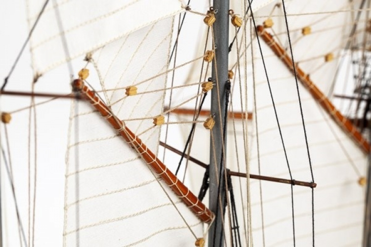 Billing Boats 1:75 Sir Winston Churchill -Wooden hull