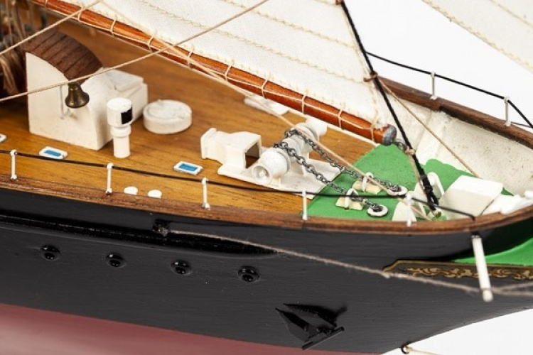 Billing Boats 1:75 Sir Winston Churchill -Wooden hull