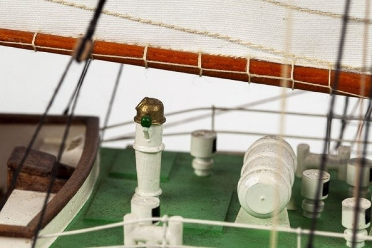 Billing Boats 1:75 Sir Winston Churchill -Wooden hull