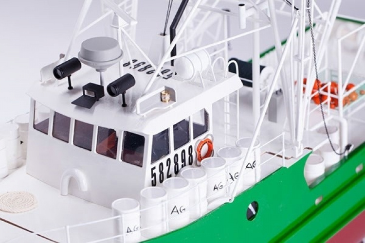 Billing Boats 1:30 Andrea Gail -Wooden hull