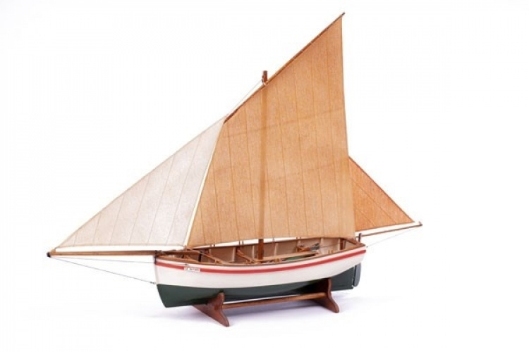 Billing Boats 1:30 LE BAYARD - Wooden hull