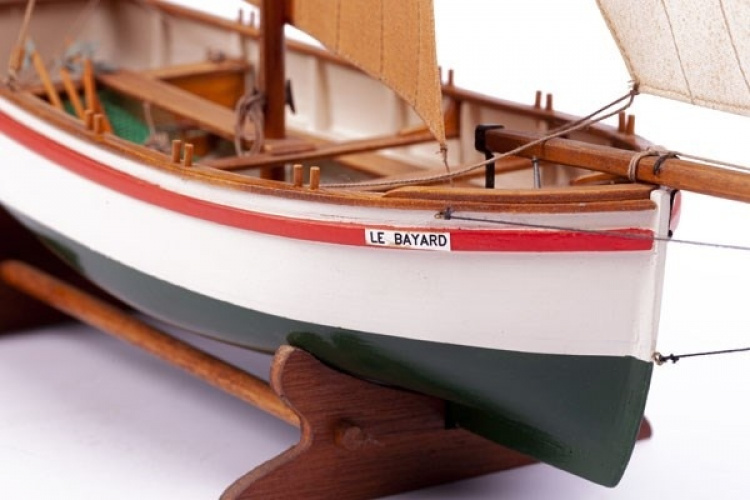 Billing Boats 1:30 LE BAYARD - Wooden hull