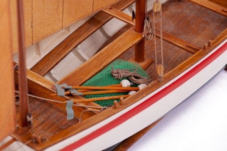Billing Boats 1:30 LE BAYARD - Wooden hull