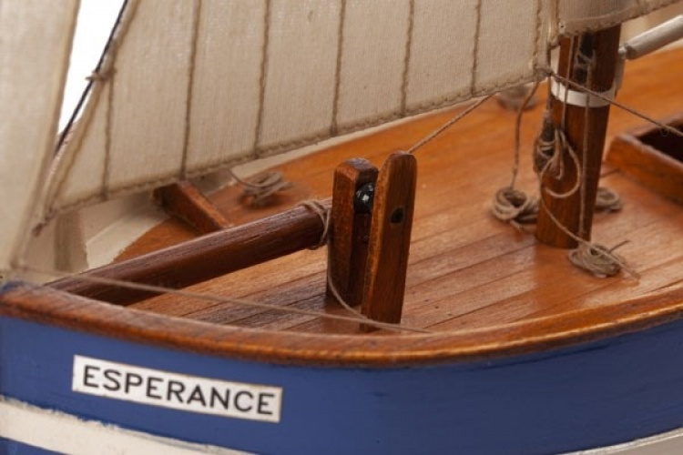 Billing Boats 1:30 ESPERANCE - Wooden hull
