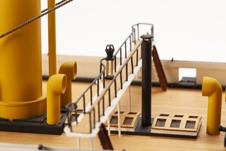 Billing Boats 1:100 HMS Warrior -Wooden hull Billing Boats 1:100 HMS Warrior -Wooden hull