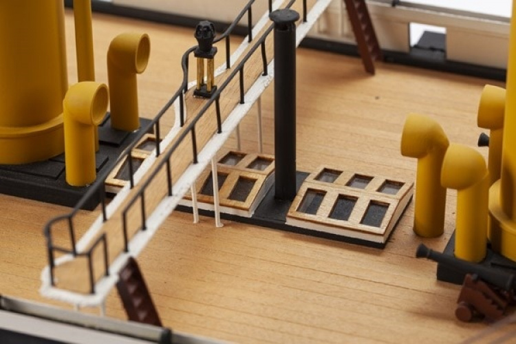 Billing Boats 1:100 HMS Warrior -Wooden hull Billing Boats 1:100 HMS Warrior -Wooden hull