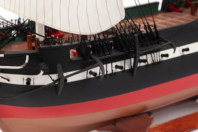 Billing Boats 1:100 USS Constitution -Wooden hull