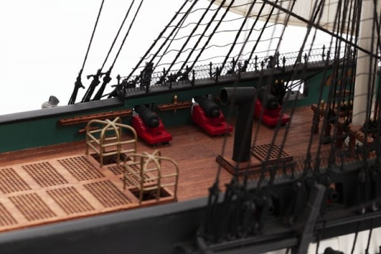 Billing Boats 1:100 USS Constitution -Wooden hull