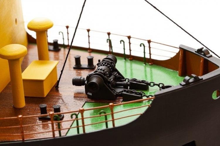 Billing Boats 1:75 Elbjørn Icebreaker -Wooden hull