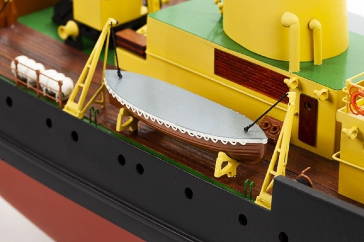 Billing Boats 1:75 Elbjørn Icebreaker -Wooden hull