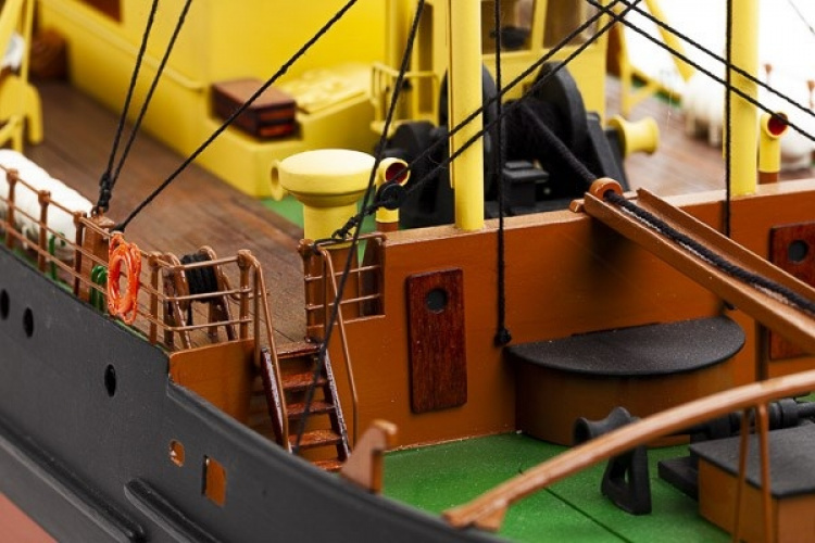 Billing Boats 1:75 Elbjørn Icebreaker -Wooden hull