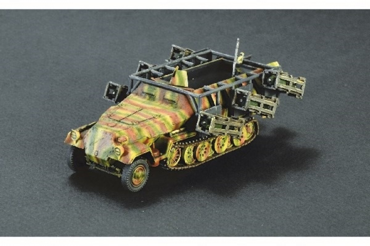 ITALERI 1:72 Sd.Kfz. 251/1 \'\'Stuka Zu Fuss\'\'