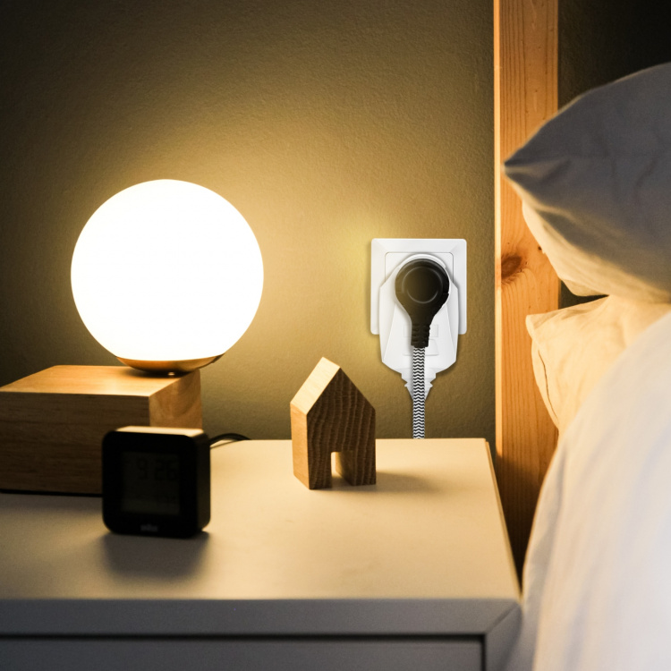 LogiLink Grenuttag 3-vägs + 1 genomgåen LogiLink Grenuttag 3-vägs + 1 genomgåen