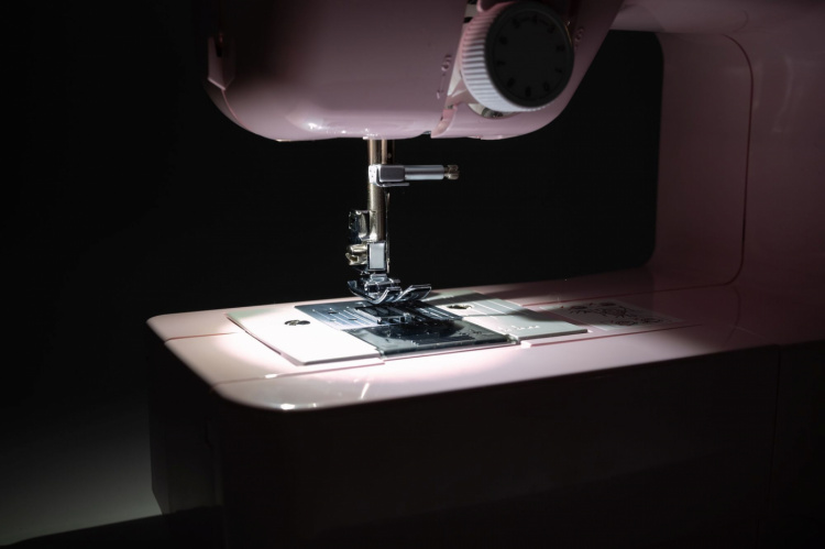 Brother LP14 Limited Edition Symaskine inkl. 10 spoler og Finger Guard, Lyserød