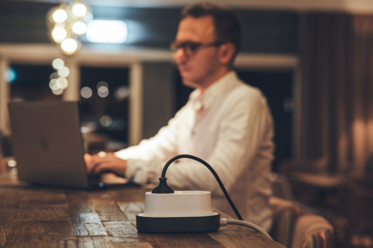 Kokong Polar Black Smart Socket Kokong Polar Black Smart Socket