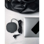 Estilo ladestation med tekstiloverflade (møbelstik med 1x Euro-stik og 2x USB-oplader, inklusive velcro-kabelbindere)