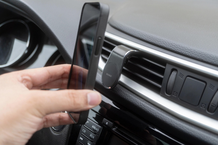 DELTACO magnetic car holder, angled air vent mount, for mobile, black