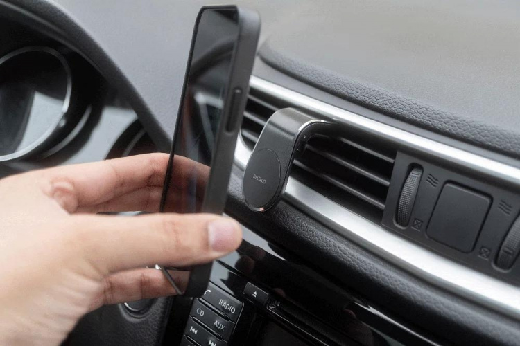 DELTACO magnetic car holder, angled air vent mount, for mobile, black