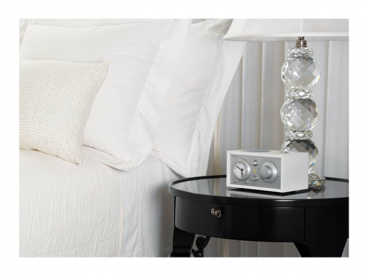 Tivoli Audio Clockradio Model Three BT USB Hvid