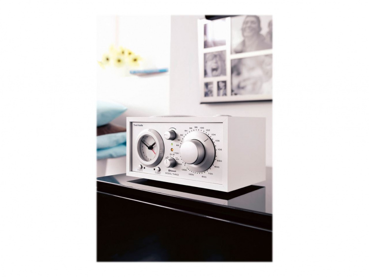 Tivoli Audio Clockradio Model Three BT USB Hvid