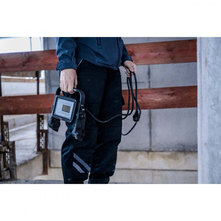 brennenstuhl Mobil LED konstruktionslampe JARO 3060 M / LED nødbelysning til udvendig 20W (arbejdslampe med 2m kabel og hurtigudløsning, LED projektør IP65, 2300lm)