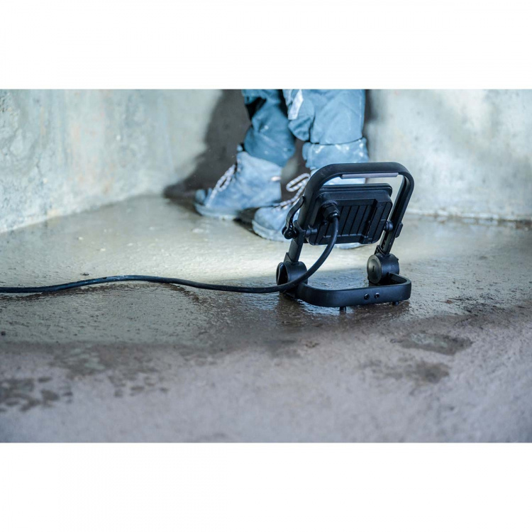 brennenstuhl Mobil LED konstruktionslampe JARO 3060 M / LED nødbelysning til udvendig 20W (arbejdslampe med 2m kabel og hurtigudløsning, LED projektør IP65, 2300lm)