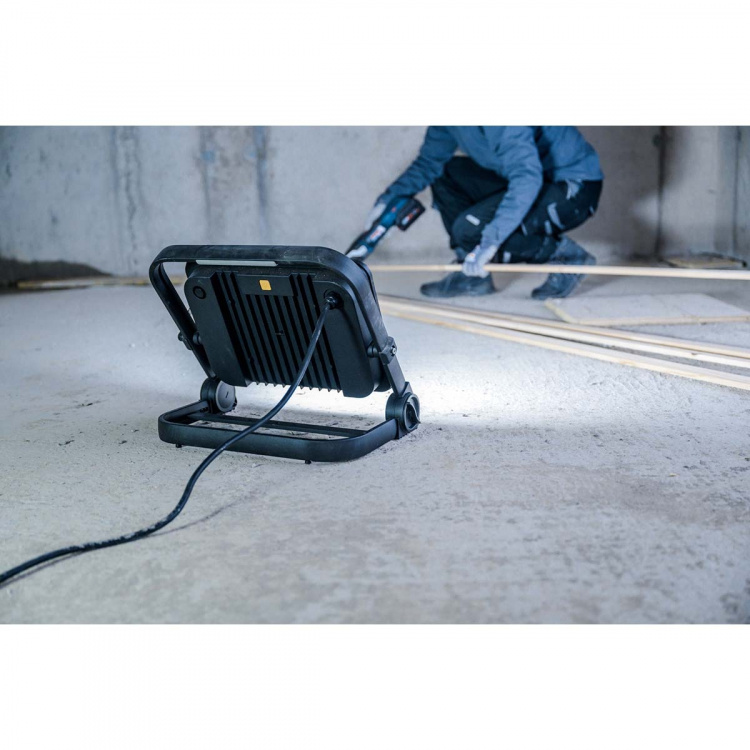 brennenstuhl Mobil LED-konstruktionslampe JARO 14060 M / LED-arbejdslampe 100W til udendørs brug (LED-projektør med 5m kabel, LED-nødbelysning med 11500lm lavet af aluminium af høj kvalitet, dæmpbar, IP65)