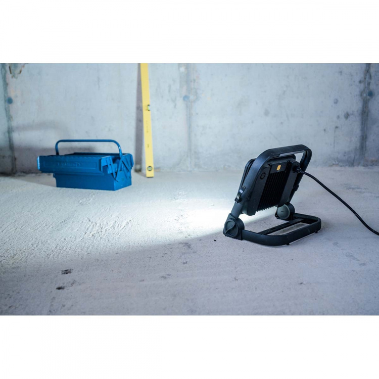 brennenstuhl Mobil LED-konstruktionslampe JARO 14060 M / LED-arbejdslampe 100W til udendørs brug (LED-projektør med 5m kabel, LED-nødbelysning med 11500lm lavet af aluminium af høj kvalitet, dæmpbar, IP65)