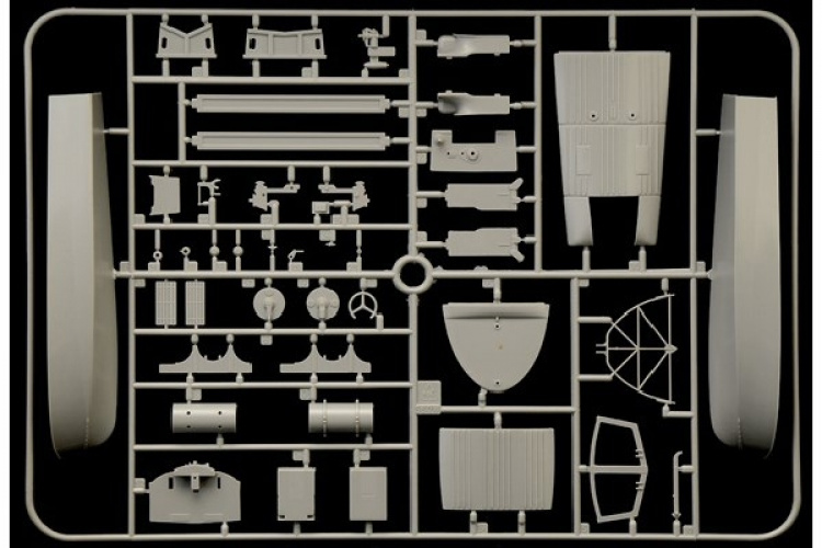 ITALERI 1:35 M.T.M. \'Barchino\' with crew