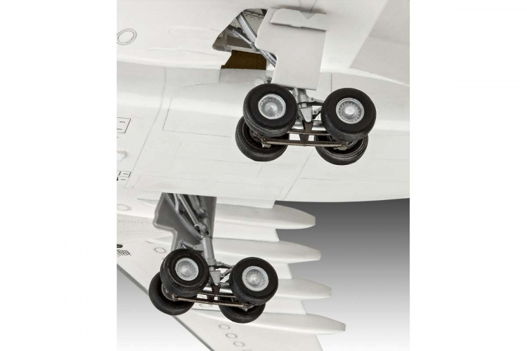 Revell Airbus A330-300 - Lufthansa \'New Livery\' 1:144