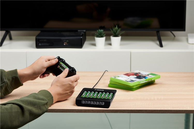 Varta LCD Multi Charger+ (type 57681) oplader op til 8x AA-batterier eller AAA-batterier (NiMH) samtidigt