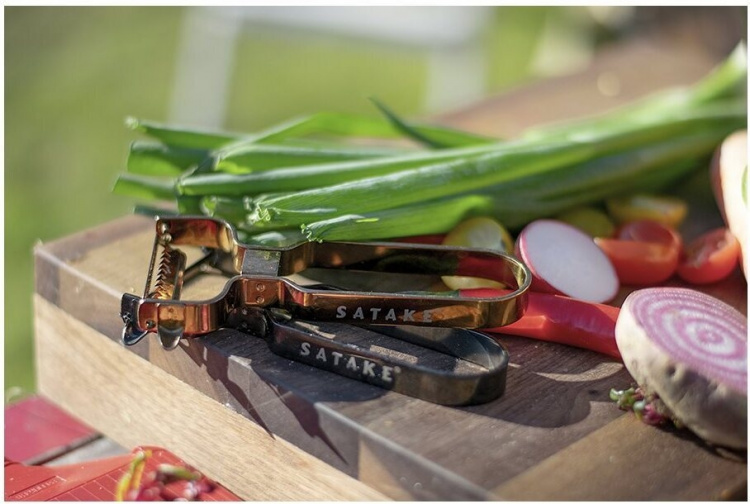 Satake skalare, svart