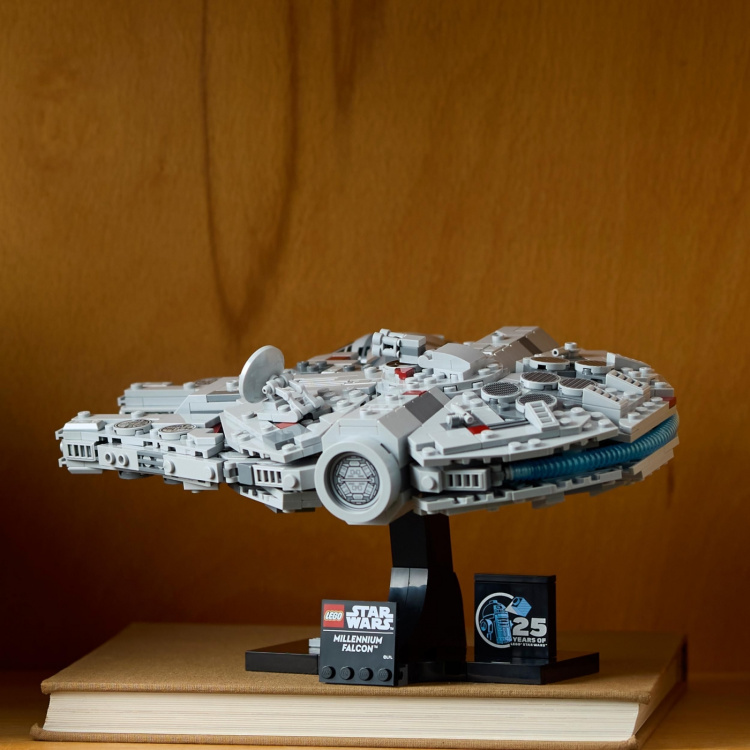 LEGO Star Wars 75375 - Millennium Falcon LEGO Star Wars 75375 - Millennium Falcon