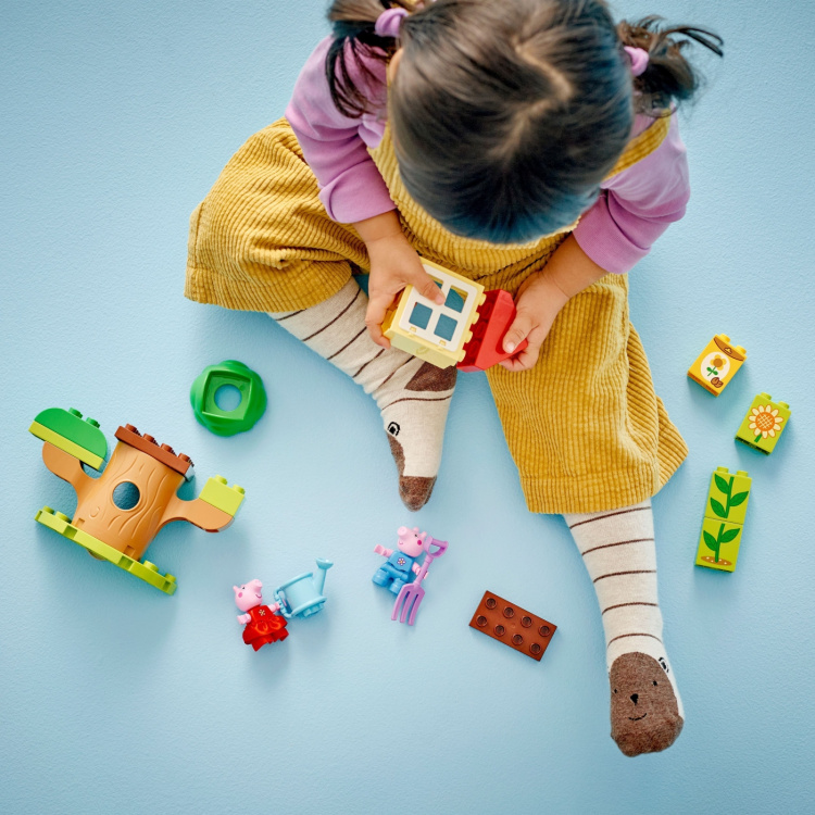 LEGO DUPLO Peppa Pig - Pipsa gris gård och trädkoja LEGO DUPLO Peppa Pig - Pipsa gris gård och trädkoja