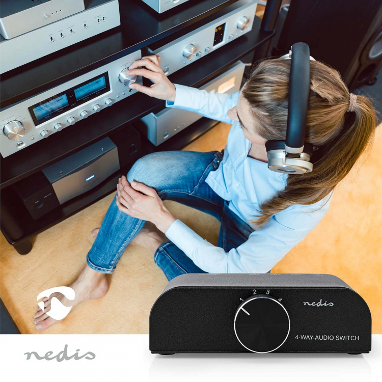 Nedis Analog lyd switch | 4-Port port(s) | Indgang til lyd- / video- / dataforbindelser: 1x 3.5 mm Audio Input / 3x (2x RCA Female) | Audio / video / dataforbindelser output: 1x (2x RCA Female) | Manual | Metal | Antracit