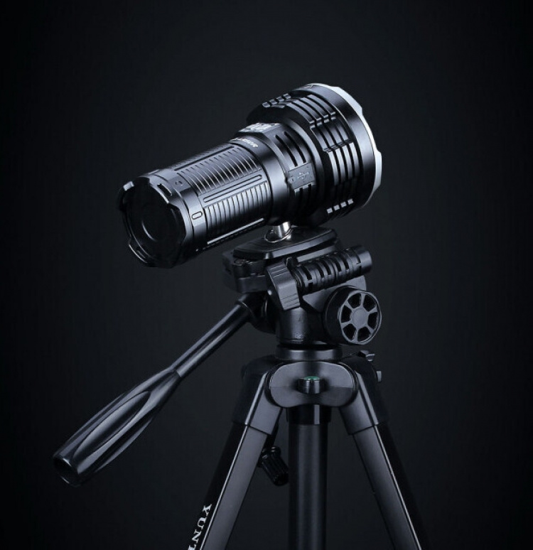 Fenix LR50R lommelygte