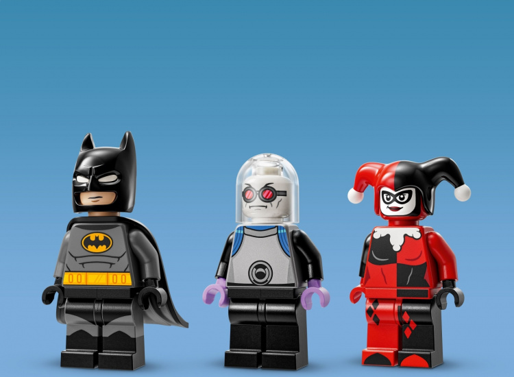 LEGO Super Heroes DC 76274 - Batman™ og batmobilen™ mod Harley Quinn™ og den hårde hund