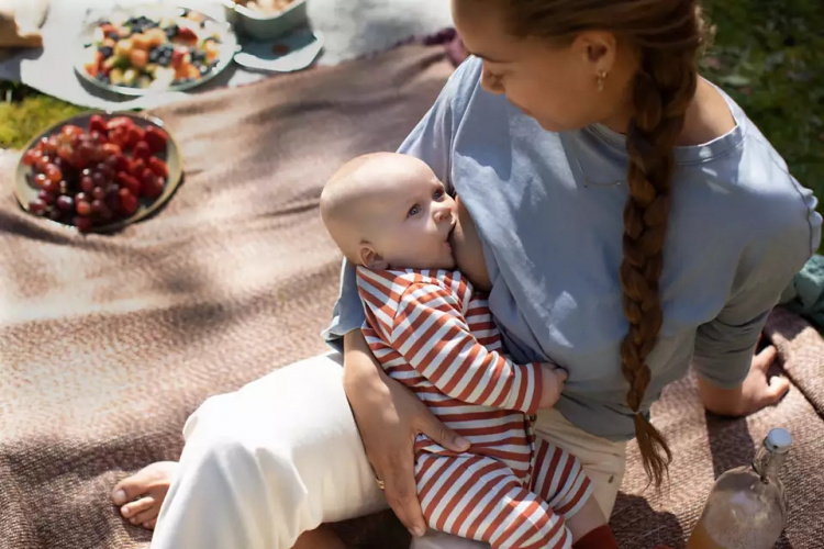 Philips Avent SCY673/81 Natural Response AirFree sutteflaske, 260 ml, elefant Philips Avent SCY673/81 Natural Response AirFree sutteflaske, 260 ml, elefant