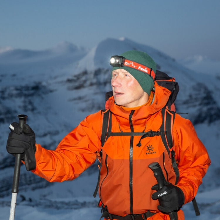 Fenix HL32R-T pandelampe, 800 lm, blå