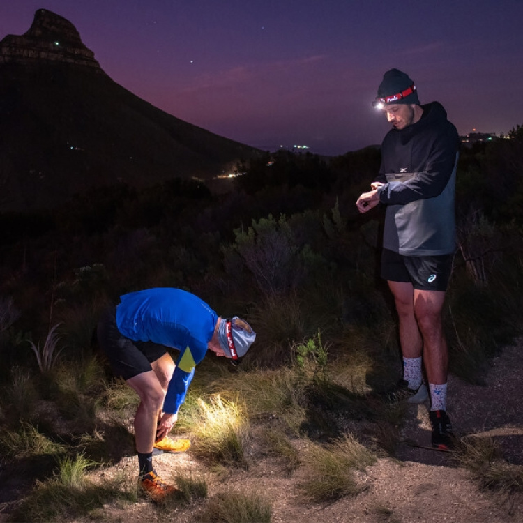 Fenix HL32R-T pandelampe, 800 lm, blå