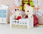Sylvanian Families Chokoladekanin babysæt (tremmeseng)