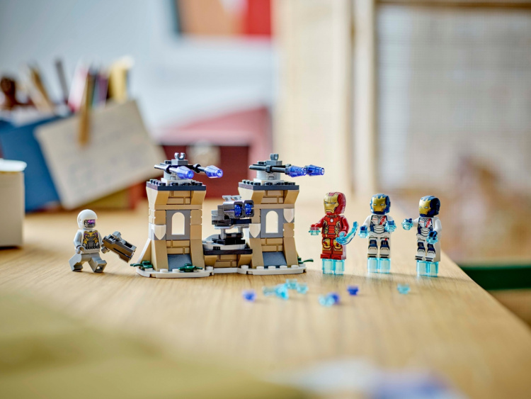 LEGO Super Heroes Marvel 76288 - Iron Man og Iron Legion vs LEGO Super Heroes Marvel 76288 - Iron Man og Iron Legion vs