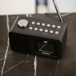 Lenco DAB+/FM-radiovækkeur med farvedisplay, sleeptimer og dobbelt alarmfunktion Sort Lenco DAB+/FM-radiovækkeur med farvedisplay, sleeptimer og dobbelt alarmfunktion Sort