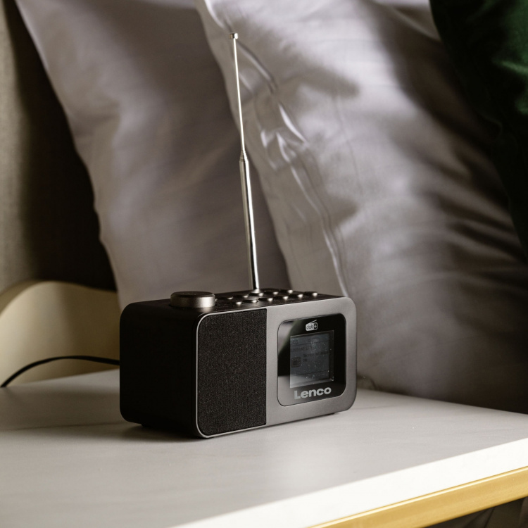Lenco DAB+/FM-radiovækkeur med farvedisplay, sleeptimer og dobbelt alarmfunktion Sort Lenco DAB+/FM-radiovækkeur med farvedisplay, sleeptimer og dobbelt alarmfunktion Sort
