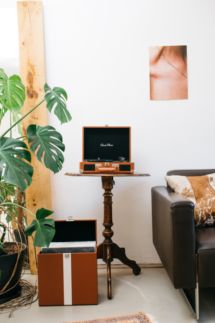 Lenco Kuffertpladespiller med 2 indbyggede højttalere Brun