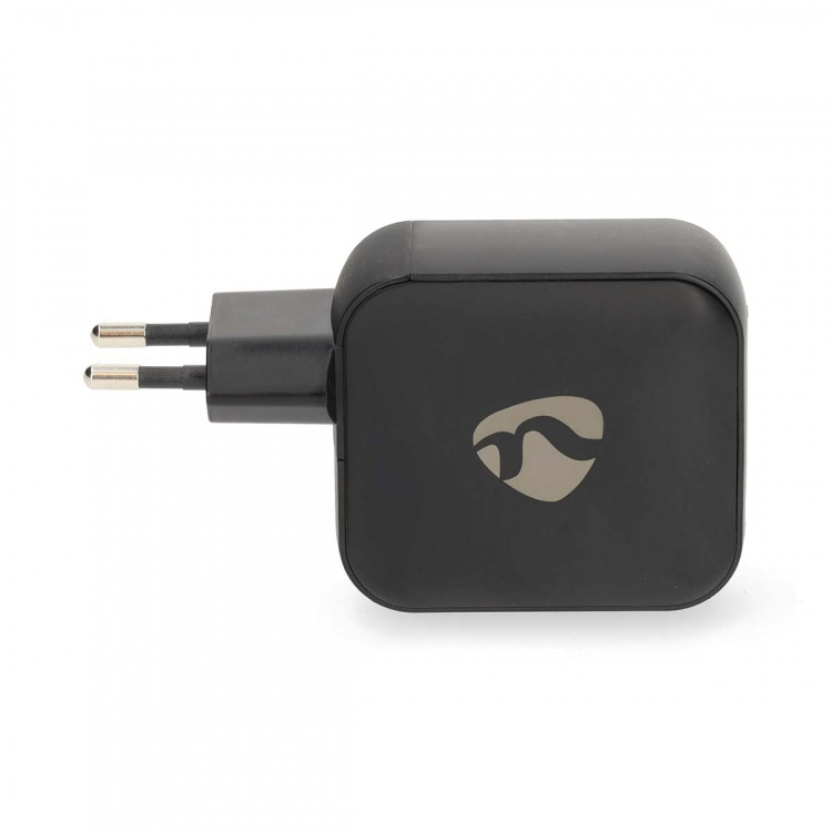 Nedis Vægoplader | 100 W | GaN | PD3.0 | Hurtigopladningsfunktion | 2.5 / 3.0 / 5.0 A | Antal output: 3 | USB-A / 2x USB-C™ | Automatisk Valgt Spænding | Sort Nedis Vægoplader | 100 W | GaN | PD3.0 | Hurtigopladningsfunktion | 2.5 / 3.0 / 5.0 A | Antal output: 3 | USB-A / 2x USB-C™ | Automatisk Valgt Spænding | Sort