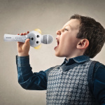 Lenco Karaokemikrofon med Bluetooth® SD-stik lys Aux Out Hvid Lenco Karaokemikrofon med Bluetooth® SD-stik lys Aux Out Hvid