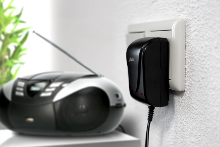 Alecto Universal øko-strømadapter 1500 mA sort